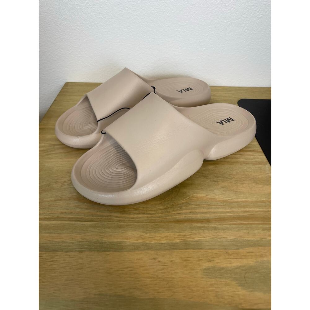 NWOT MIA Cloud Beige Slide Sandals Slip On Lightweight Foam Mens 11 Shower Shoes